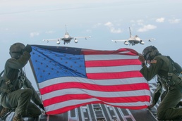 Team Charleston flies in Salute from the Shore