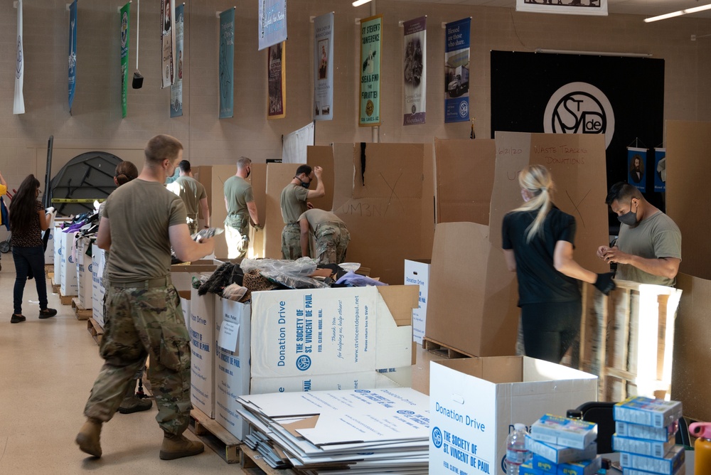 AZ National Guard prepares food and clothing for area's homeless