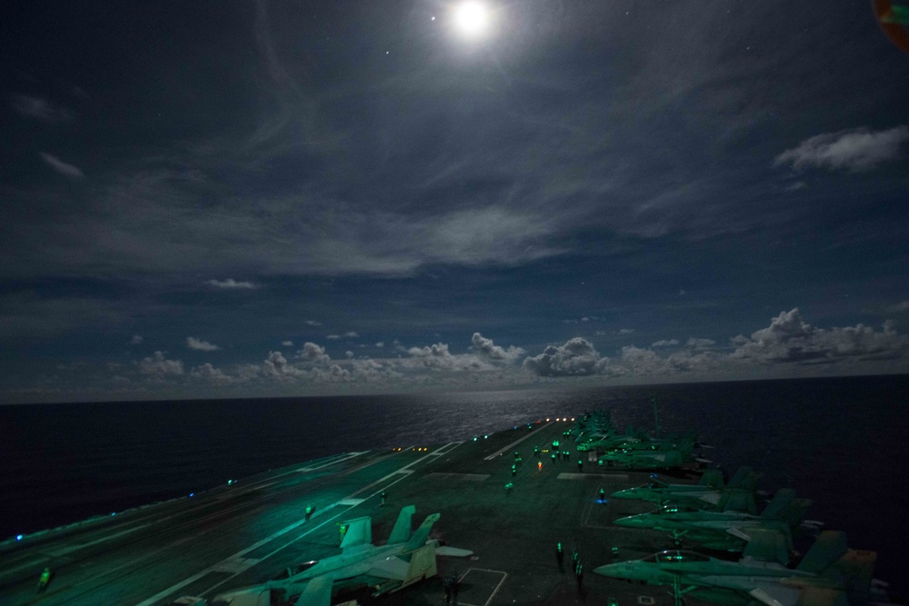 USS Ronald Reagan (CVN 76) Night Operations