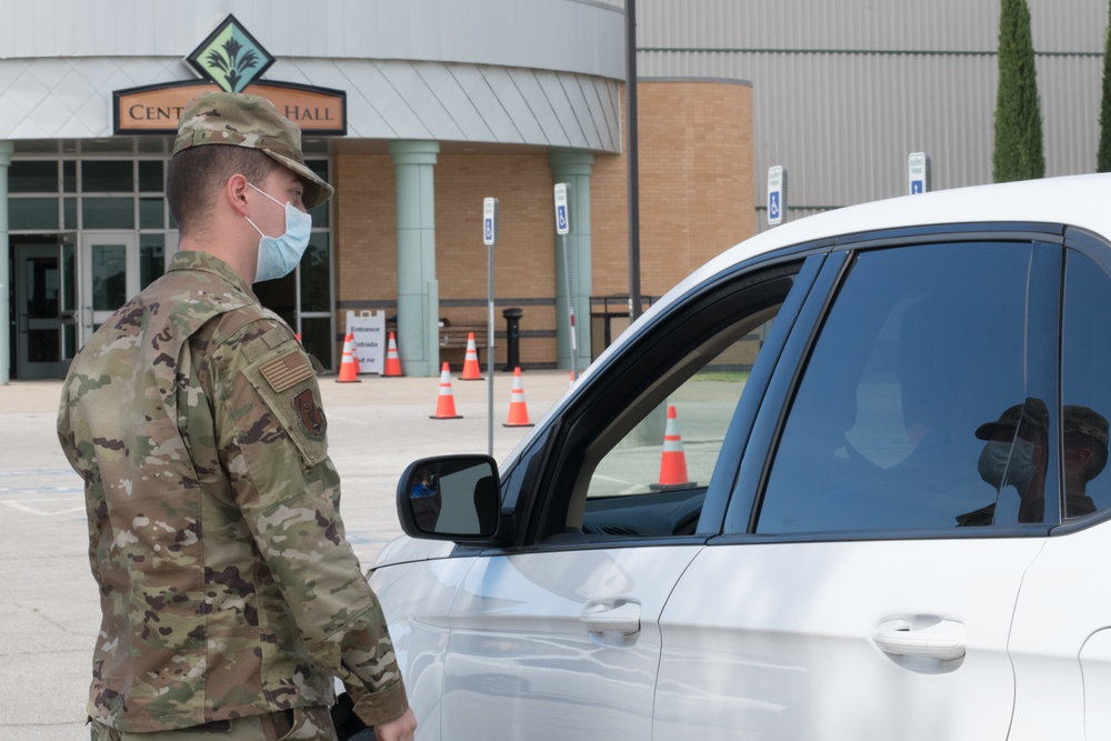 Oklahoma Guardsmen Conduct COVID-19 Testing