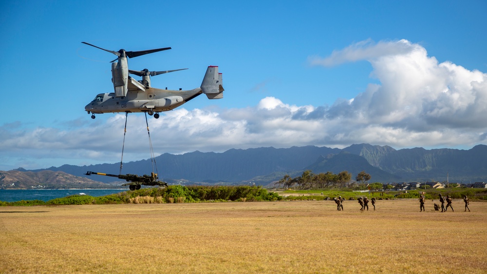 VMM-363 conducts howitzer lift