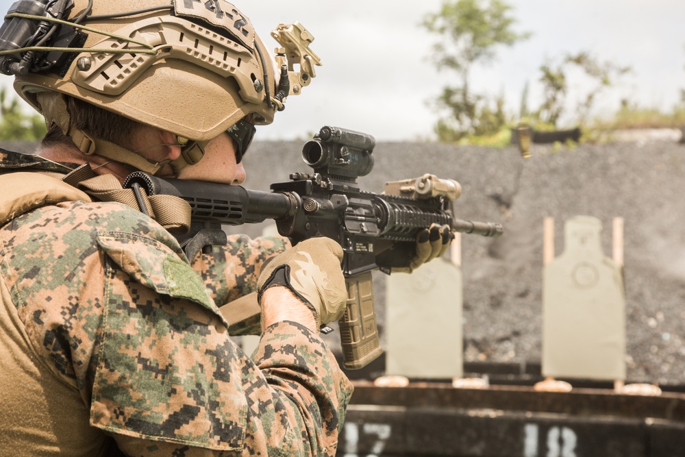 Force Reconnaissance Platoon conducts combat marksmanship training