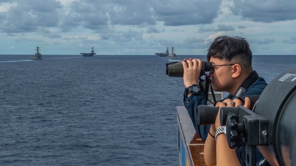 Antietam Conducts PHOTOEX with Nimitz Carrier Strike Force