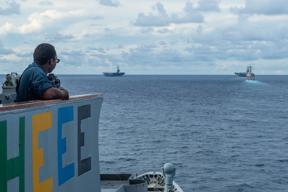 Antietam Conducts PHOTOEX with Nimitz Carrier Strike Force