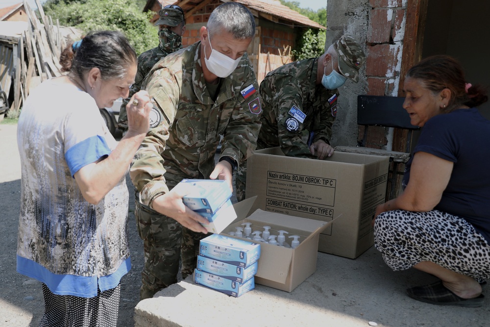KFOR troops deliver PPE to Roma community