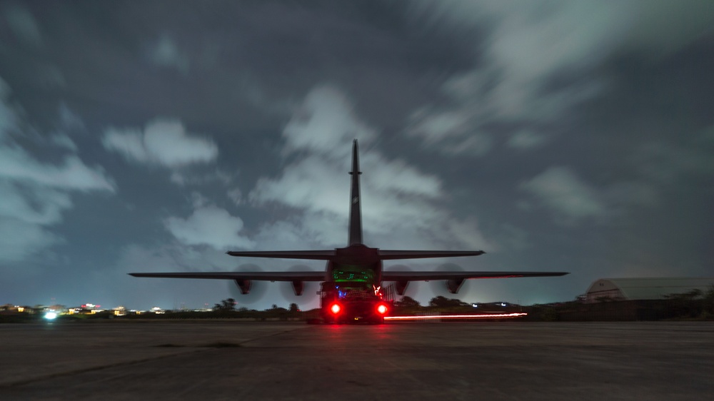 75th EAS conducts strategic airlift
