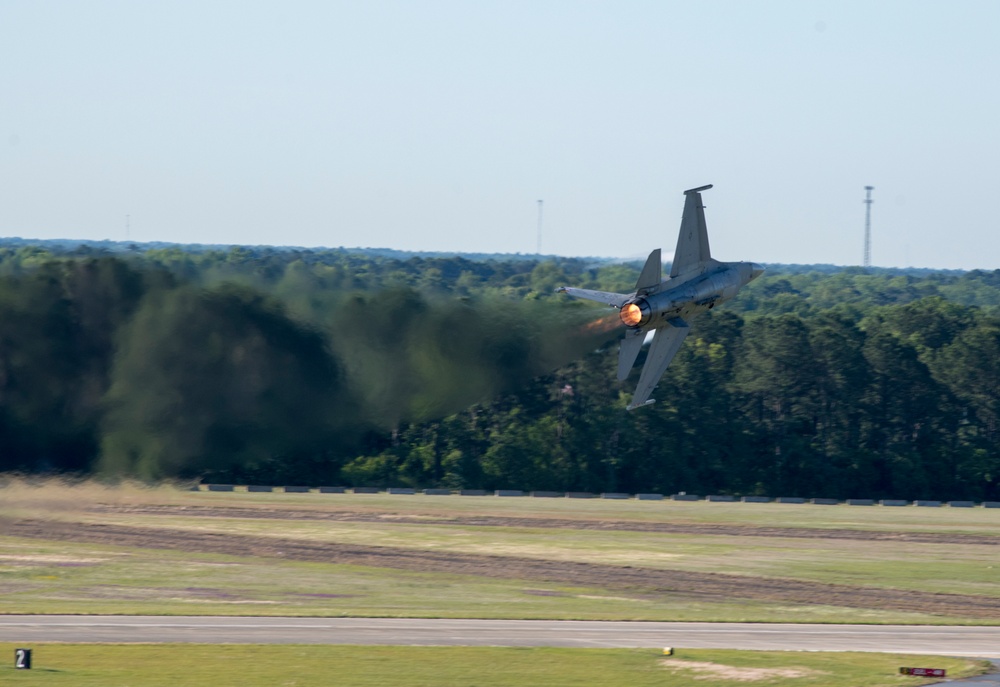 Viper Demo Team practices at Shaw Air Force Base