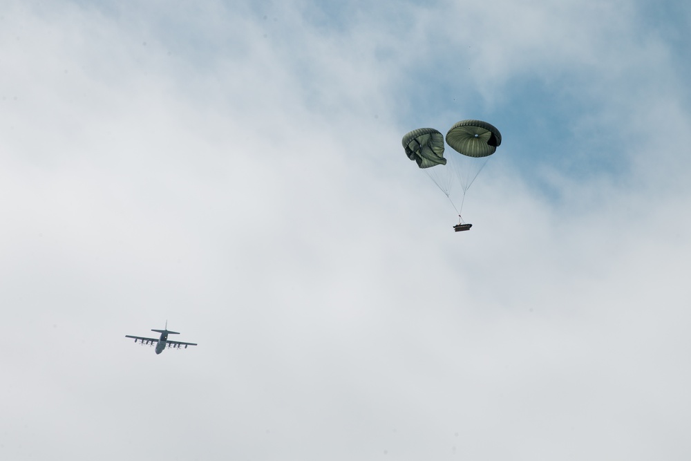 15th MEU ADR jumps into ocean waters