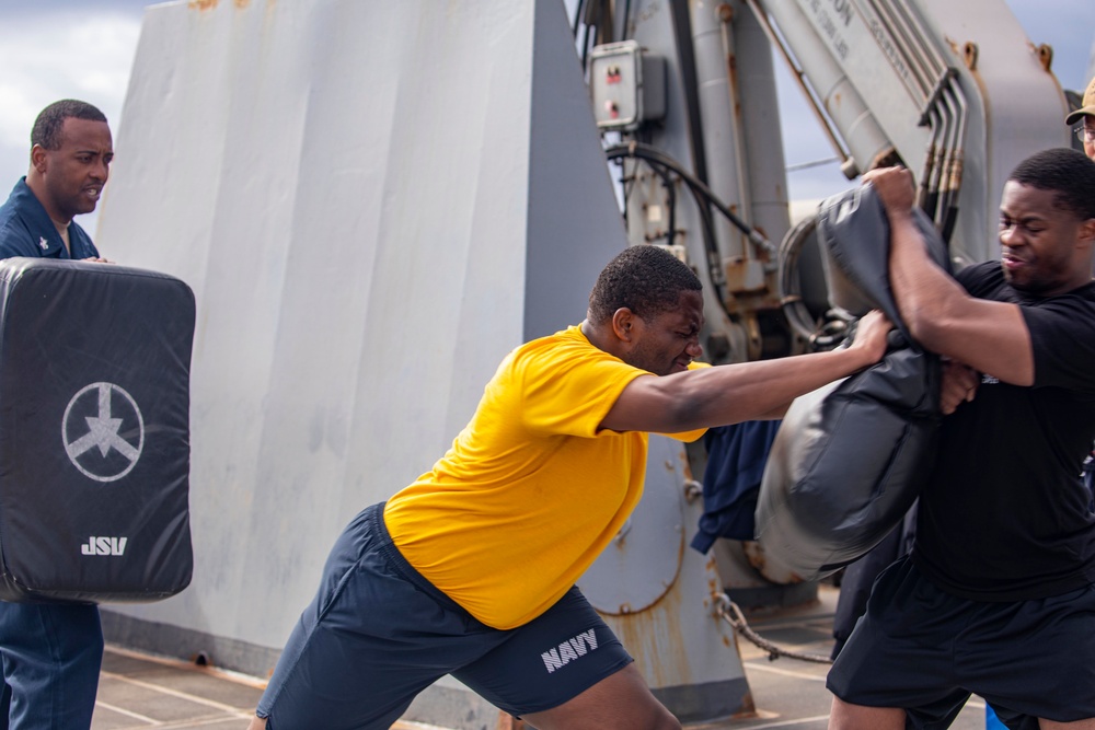 Sailors take part in SRF-B course