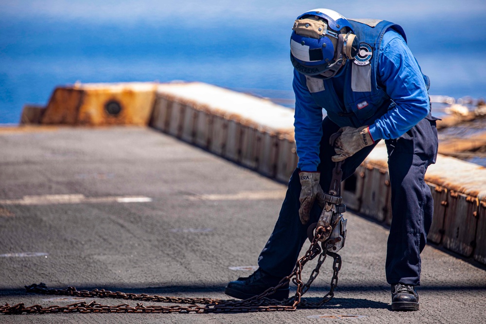 Sailors take part in flight operations