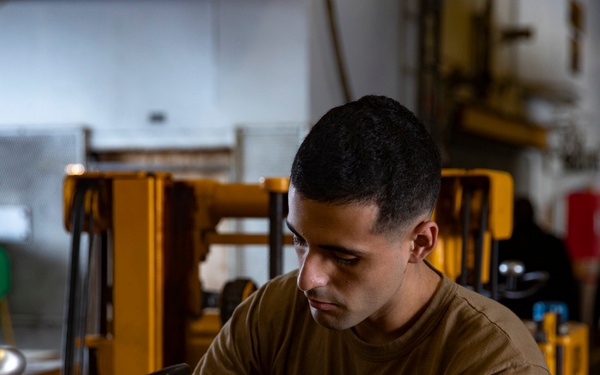 USS Bataan (LHD 5) Maintenance