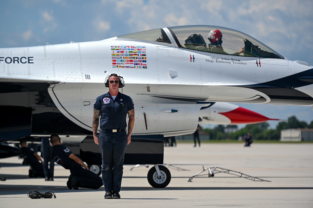 Air Force Thunderbirds train and recertify at Langley