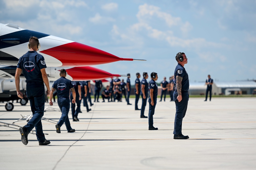 Air Force Thunderbirds train and recertify at Langley