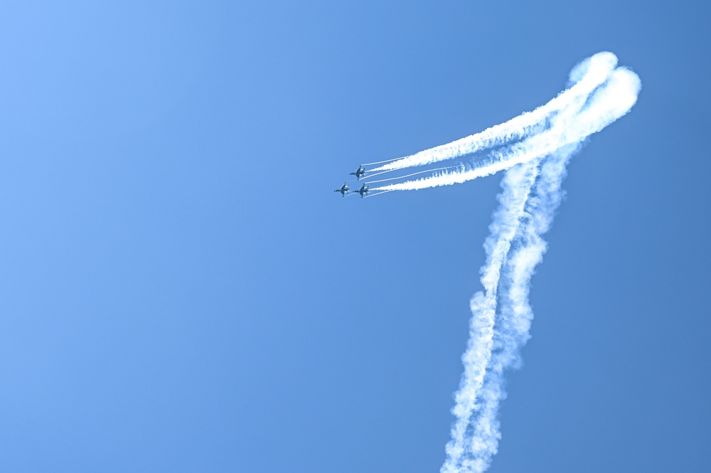 Air Force Thunderbirds train and recertify at Langley