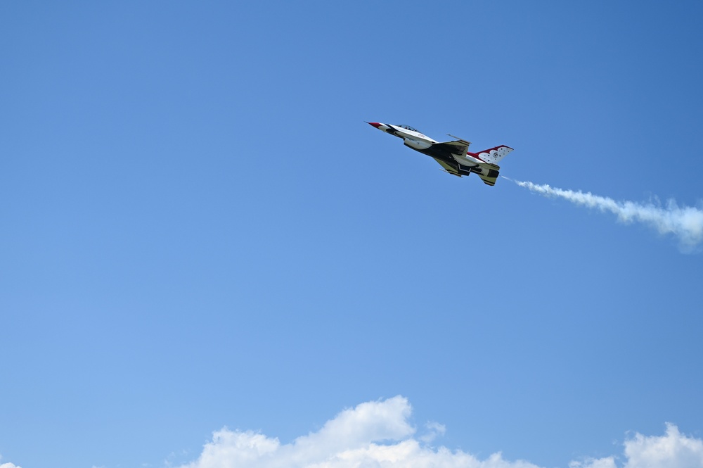 Air Force Thunderbirds train and recertify at Langley