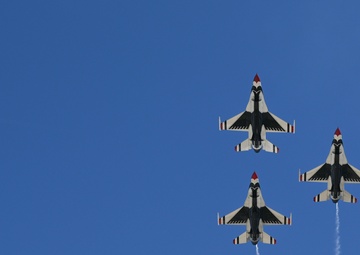 Air Force Thunderbirds train and recertify at Langley