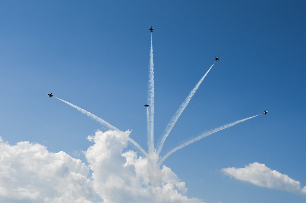 Air Force Thunderbirds train and recertify at Langley