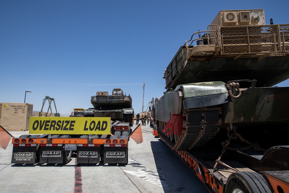 1st Marine Division CG visits 1st Tank Battalion