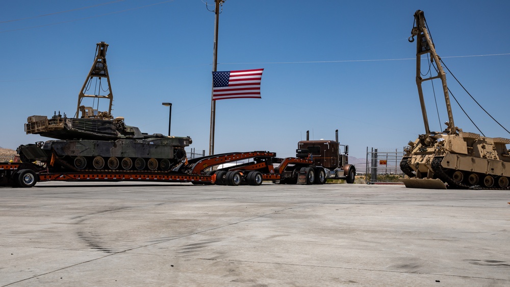 1st Marine Division CG visits 1st Tank Battalion