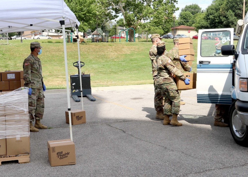 Kansan’s receive assistance from mobile food Pantry