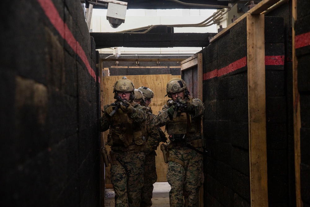 Reconnaissance Marines conduct CQT training