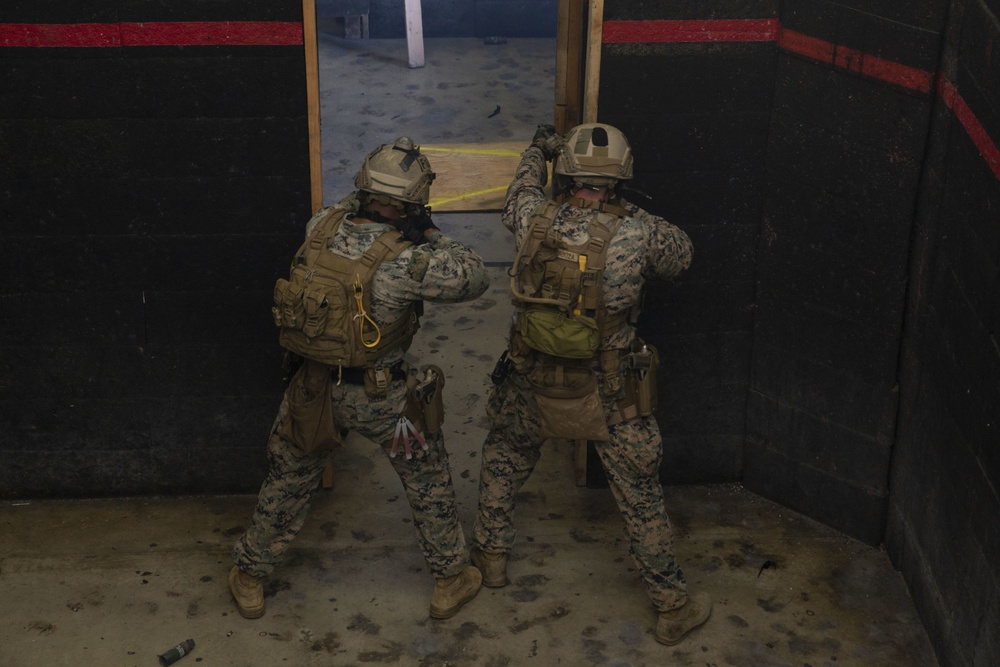 Reconnaissance Marines conduct CQT training