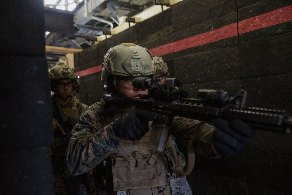 Reconnaissance Marines conduct CQT training