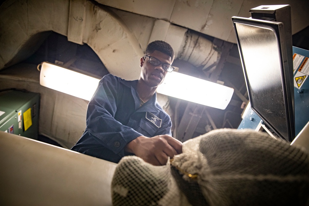 USS Bataan (LHD 5) Laundry