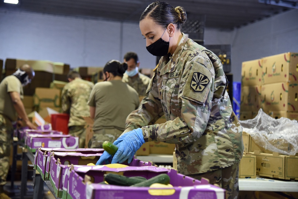 Arizona National Guard packages and delivers produce for Tombstone residents