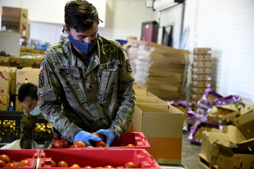Arizona National Guard packages and delivers produce for Tombstone residents