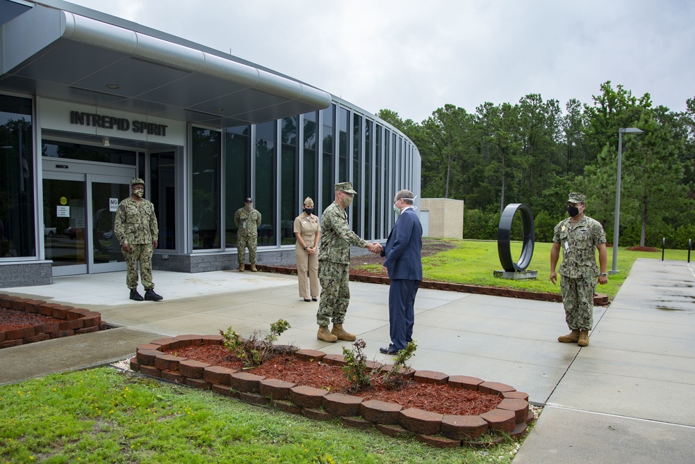 Congressman Murphy visits Intrepid Spirit to discuss TBI treatment