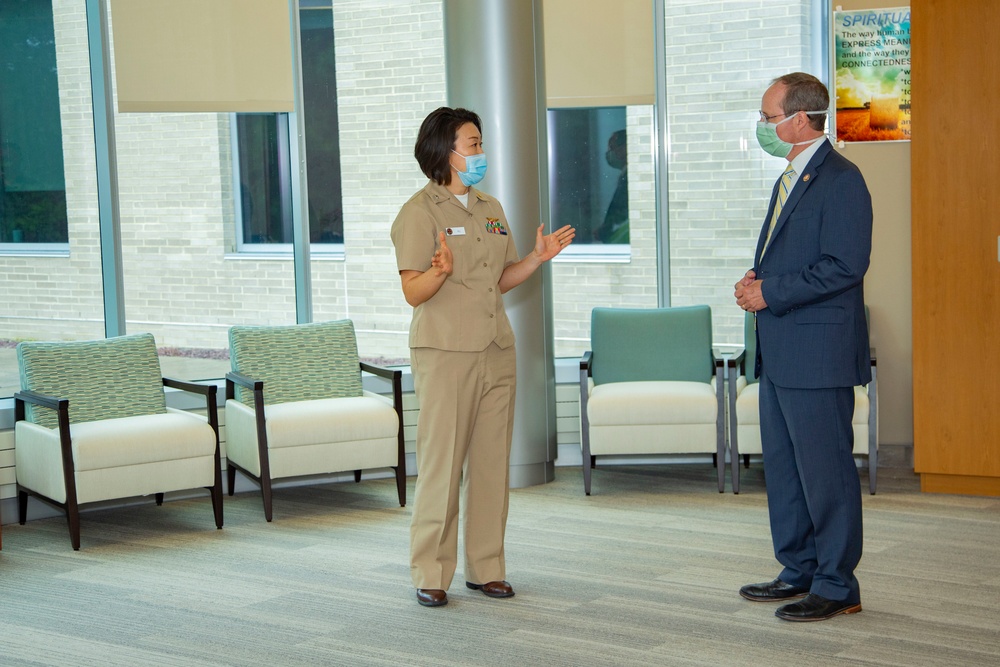 Congressman Murphy visits Intrepid Spirit to discuss TBI treatment