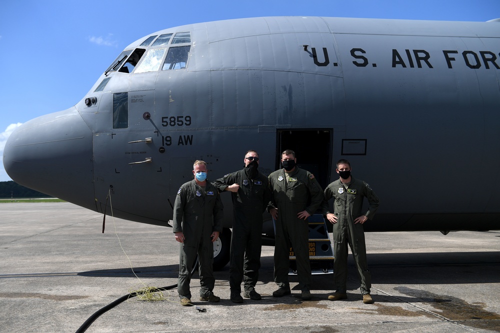 DVIDS - Images - 19th OG commander pilots final flight [Image 8 of 8]