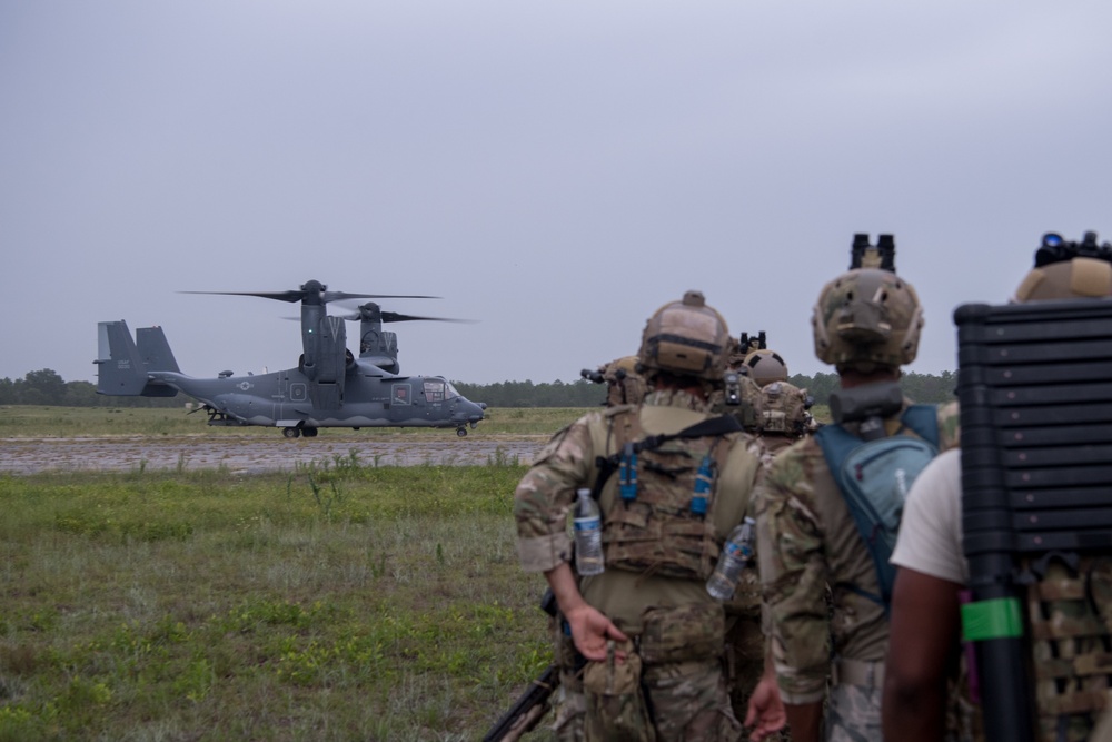 Special Tactics Airmen integrate combat capabilities during Commando Crucible