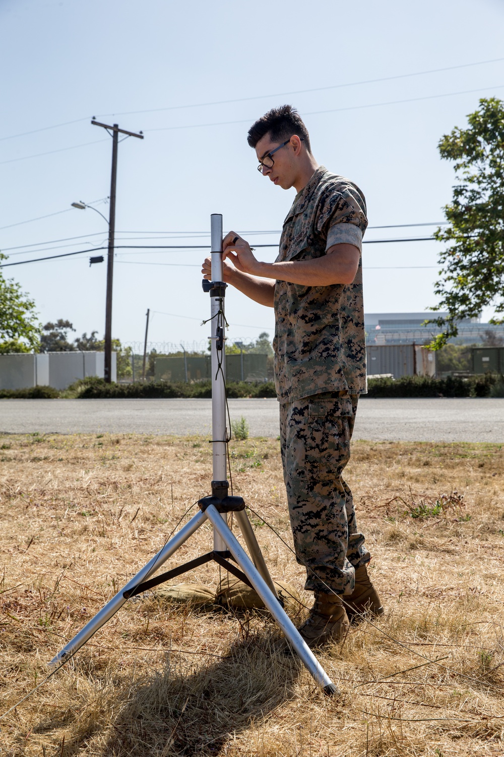 15th MEU Marines communicate beyond line of sight