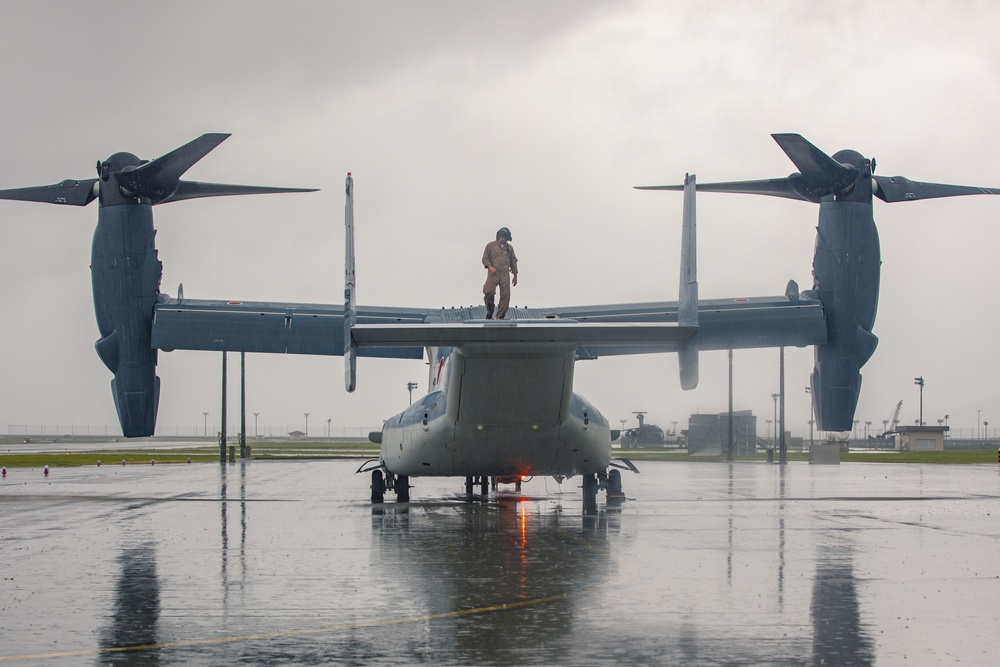 V-22 Departs MCAS Iwakuni