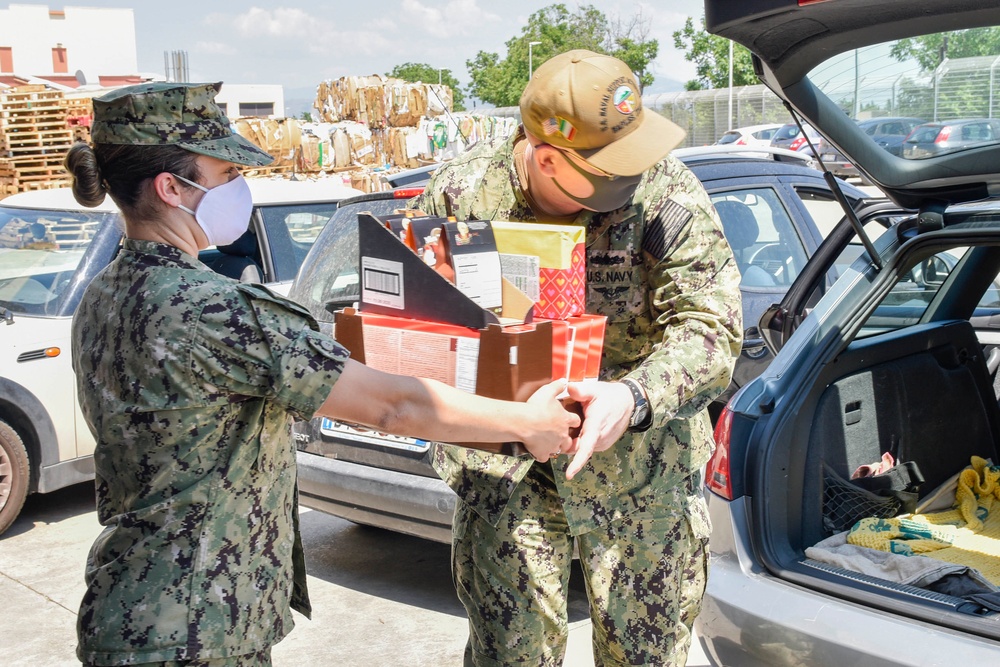 NSA Naples Donates Food to Local Italian Community