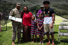 Gov. Lee Presents The Soldier's Medal to Tennessee Guard Member
