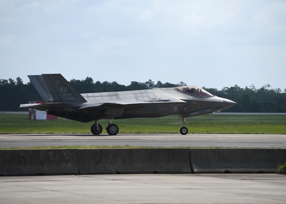 Lt. Col. O'Neill executes his fini-flight at the 33rd FW