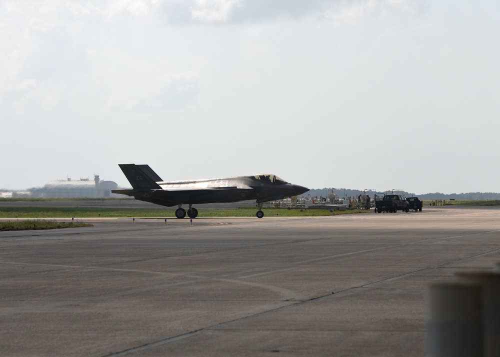 Lt. Col. O'Neill executes his fini-flight at the 33rd FW