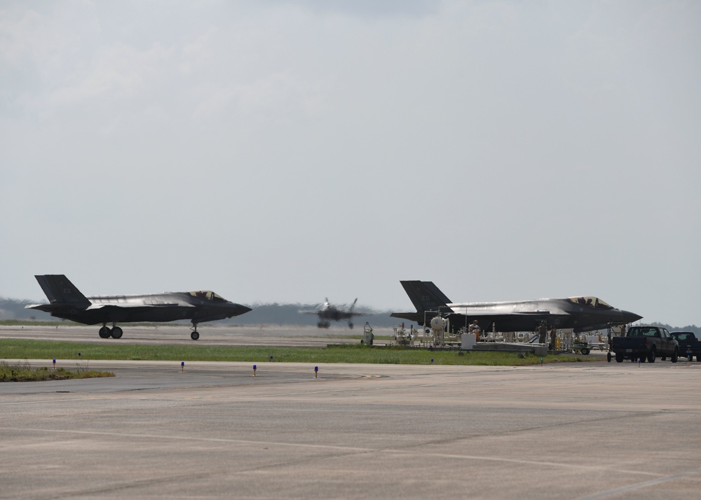 Lt. Col. O'Neill executes his fini-flight at the 33rd FW