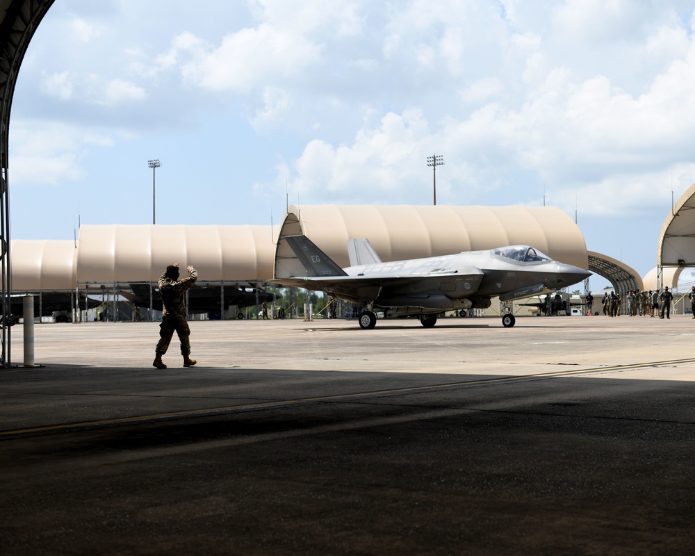 Lt. Col. O'Neill executes his fini-flight at the 33rd FW