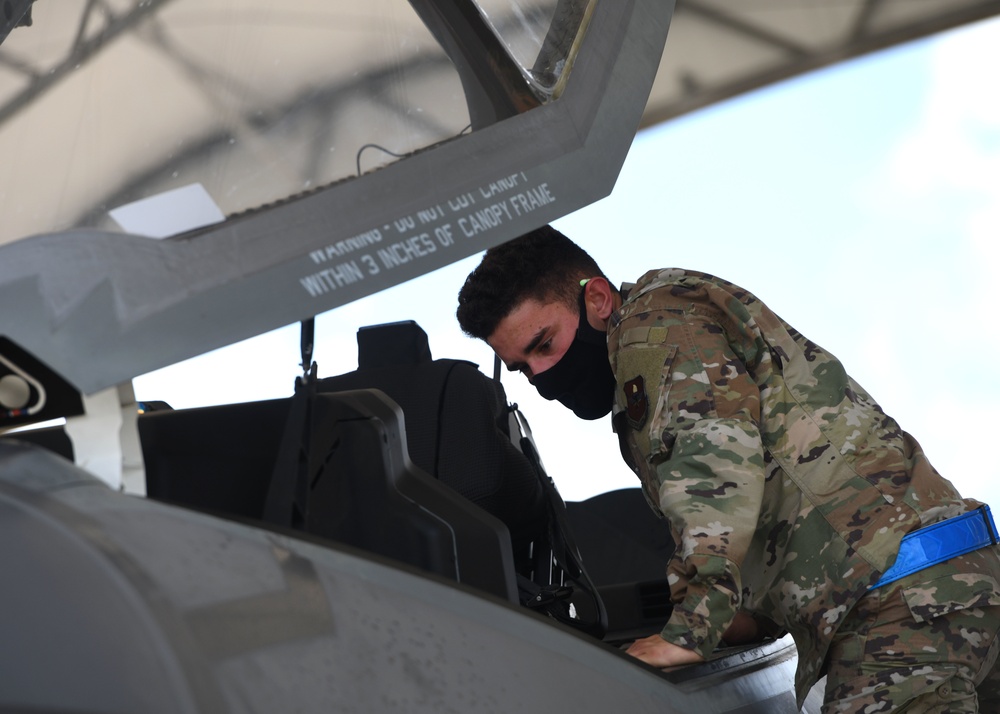 Lt. Col. O'Neill executes his fini-flight at the 33rd FW