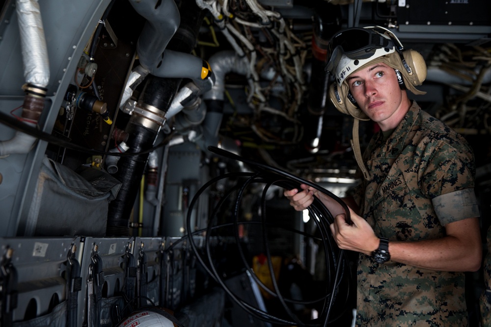 15th MEU Marines communicate beyond line of sight