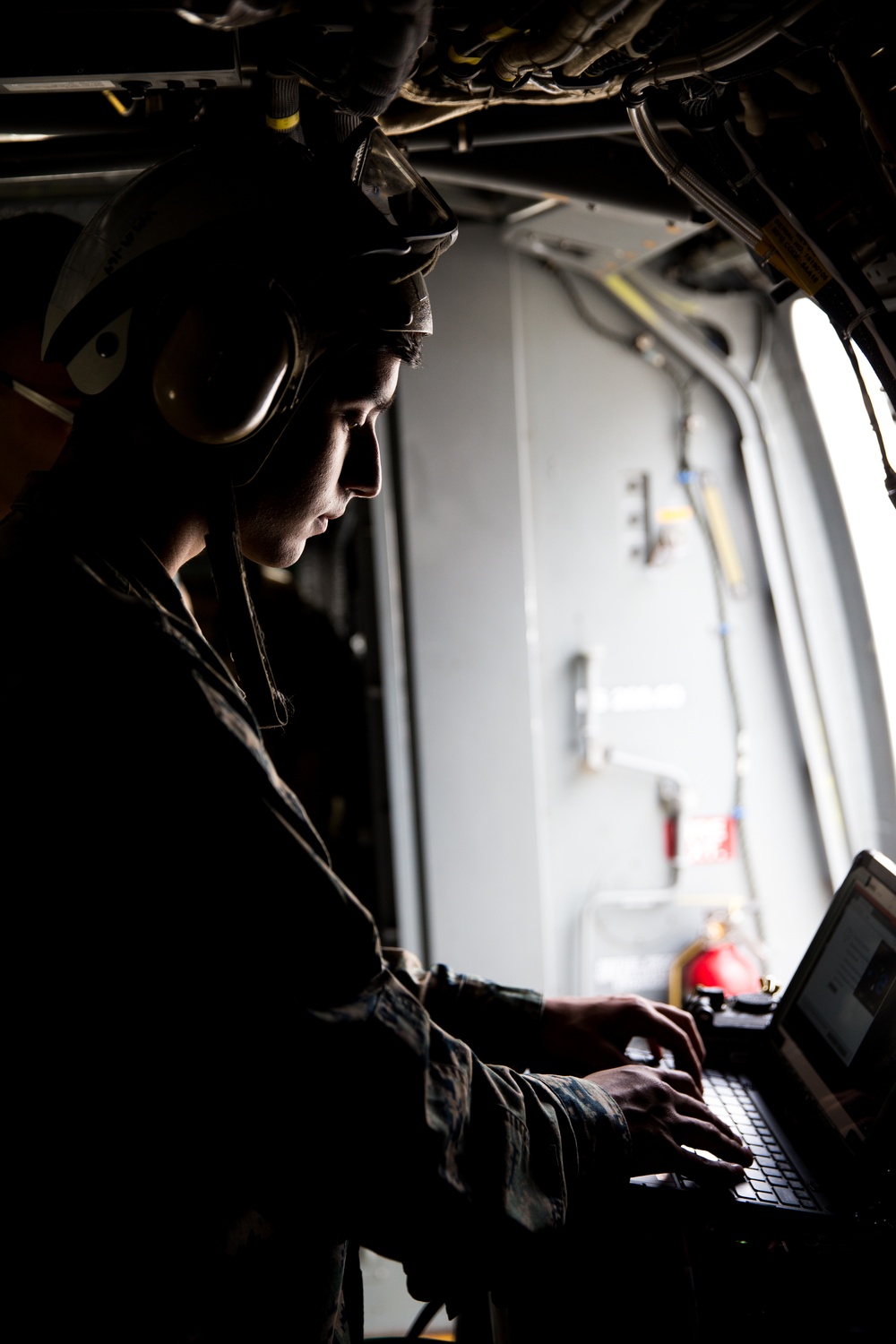 15th MEU Marines communicate beyond line of sight