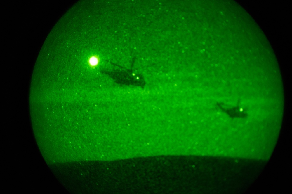15TH MEU Marines conduct night TRAP training