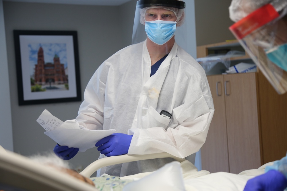Medical Soldiers Support San Antonio, Texas Local Hospitals