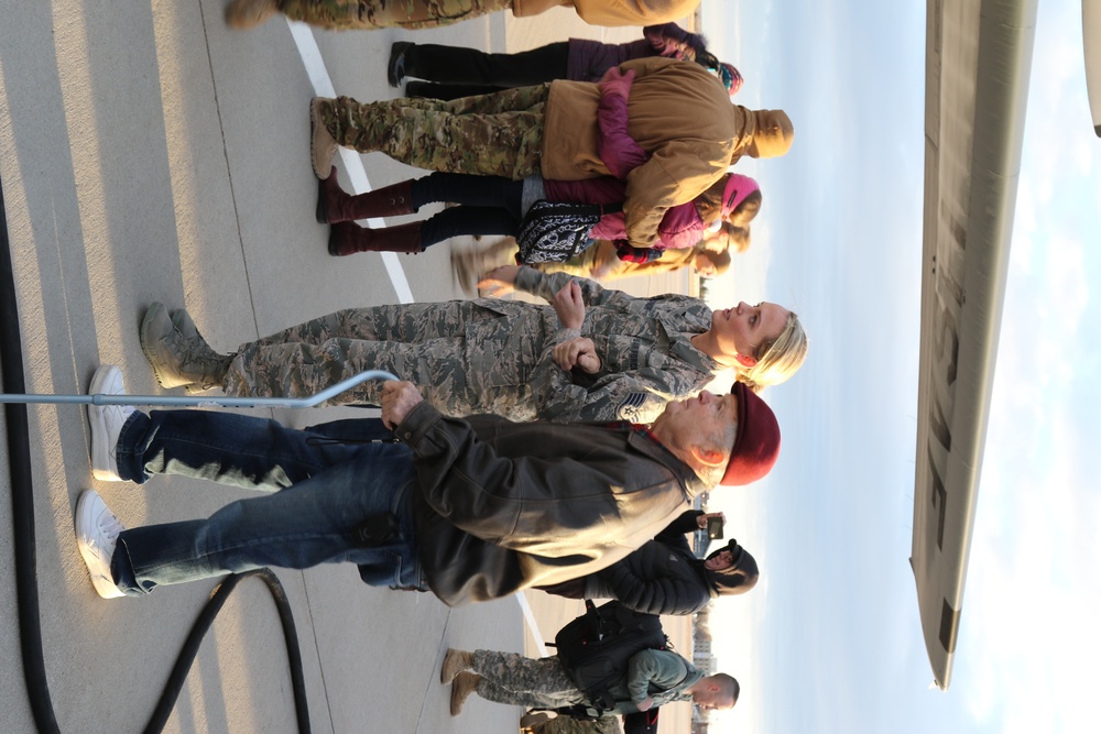 Wyomig Air Guardsmen come home.