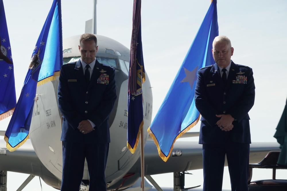 Col. Magnusson assumes command of the 914th ARW