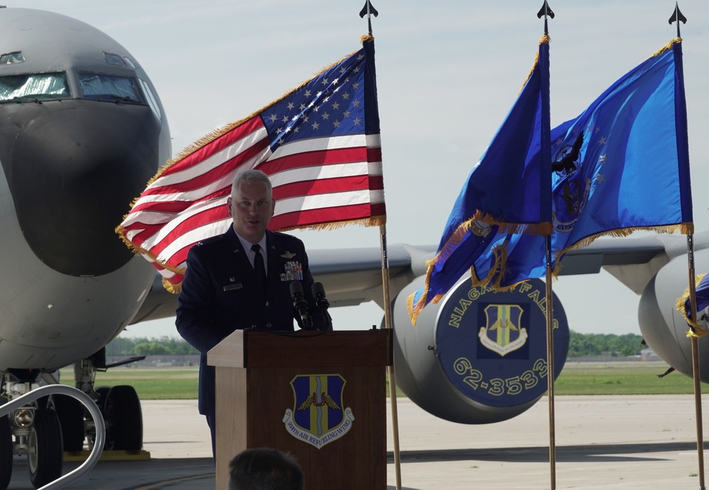 Col. Magnusson assumes command of the 914th ARW